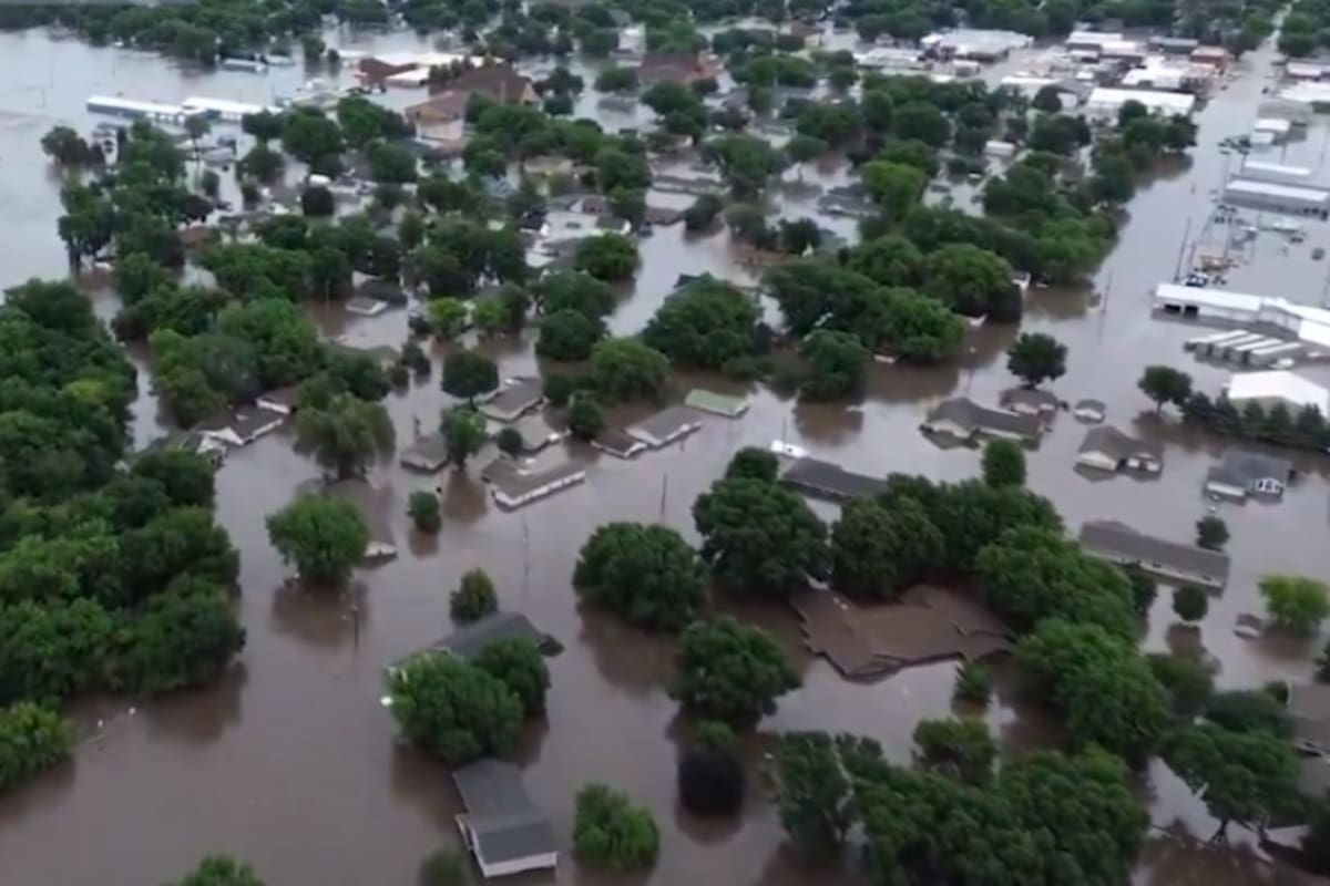 Evacuaciones por inundaciones en Iowa, EU