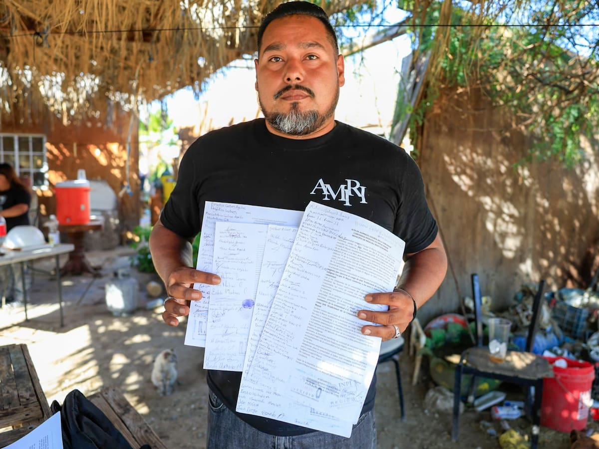 “Yo cuento con mi acta con cien y algo de firmas del pasado 8 de marzo, cuando la gente me propuso”, declaró Ceceña Sáez.│Foto: Juan J. Morales