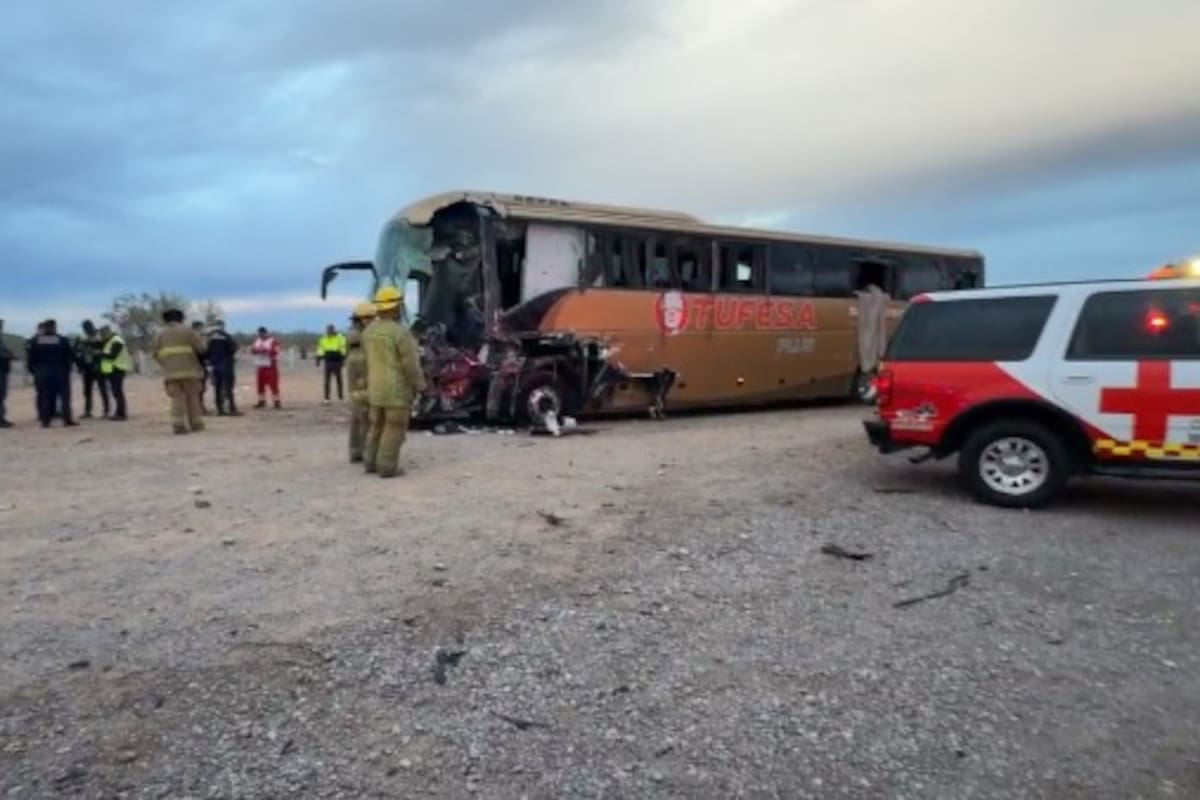 Mueren cuatro personas y 25 resultan lesionadas en accidente carretero en tramo Sonoyta–Caborca
