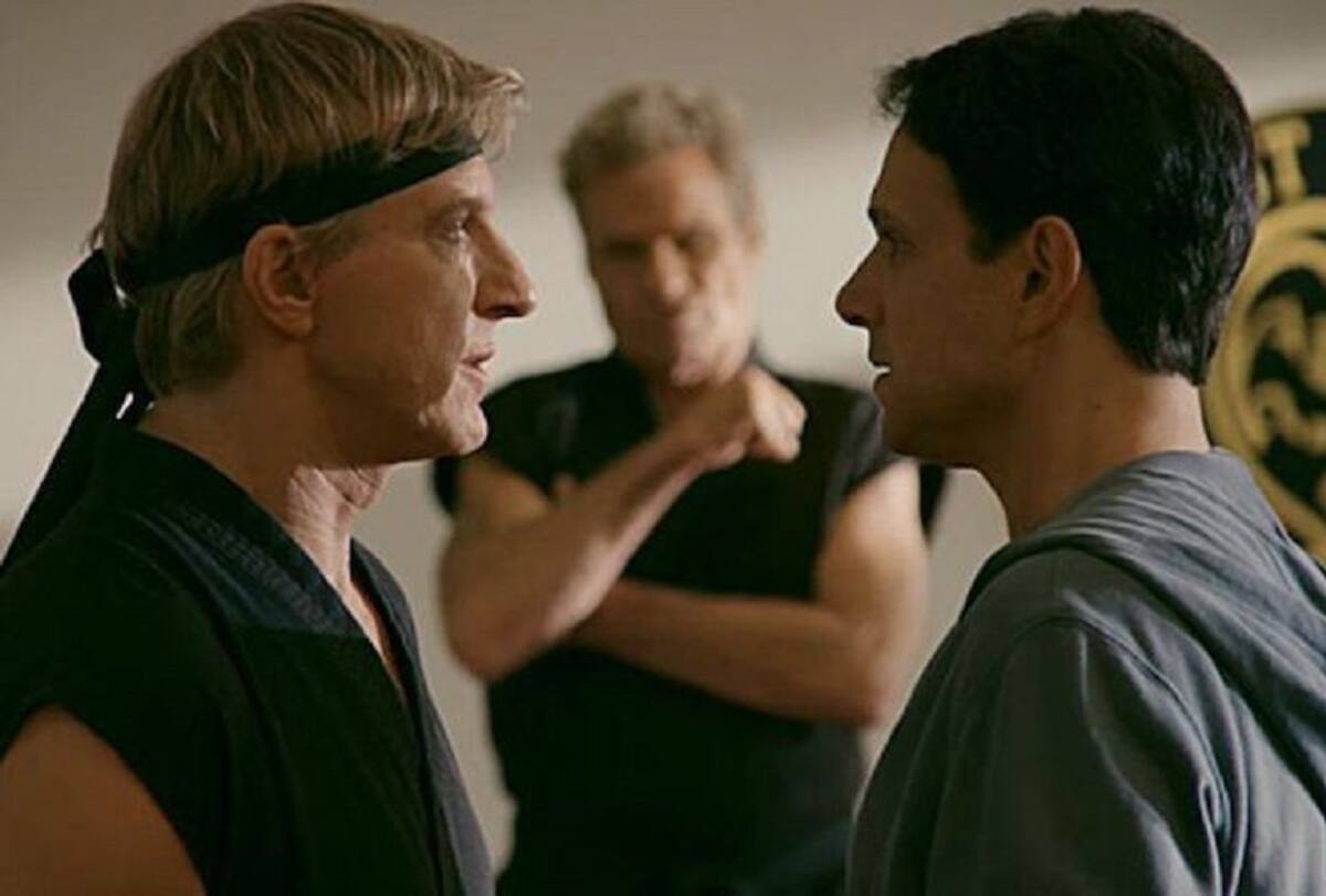 Lawrence (William Zabka) y Daniel LaRusso (Ralph Macchio) en Cobra Kai / Archivos GH