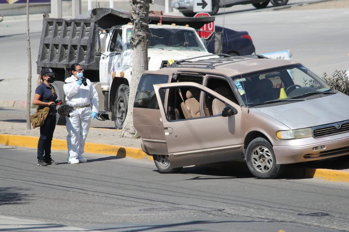 Acribillan a un hombre dentro de su camioneta en la Sánchez Taboada en Tijuana