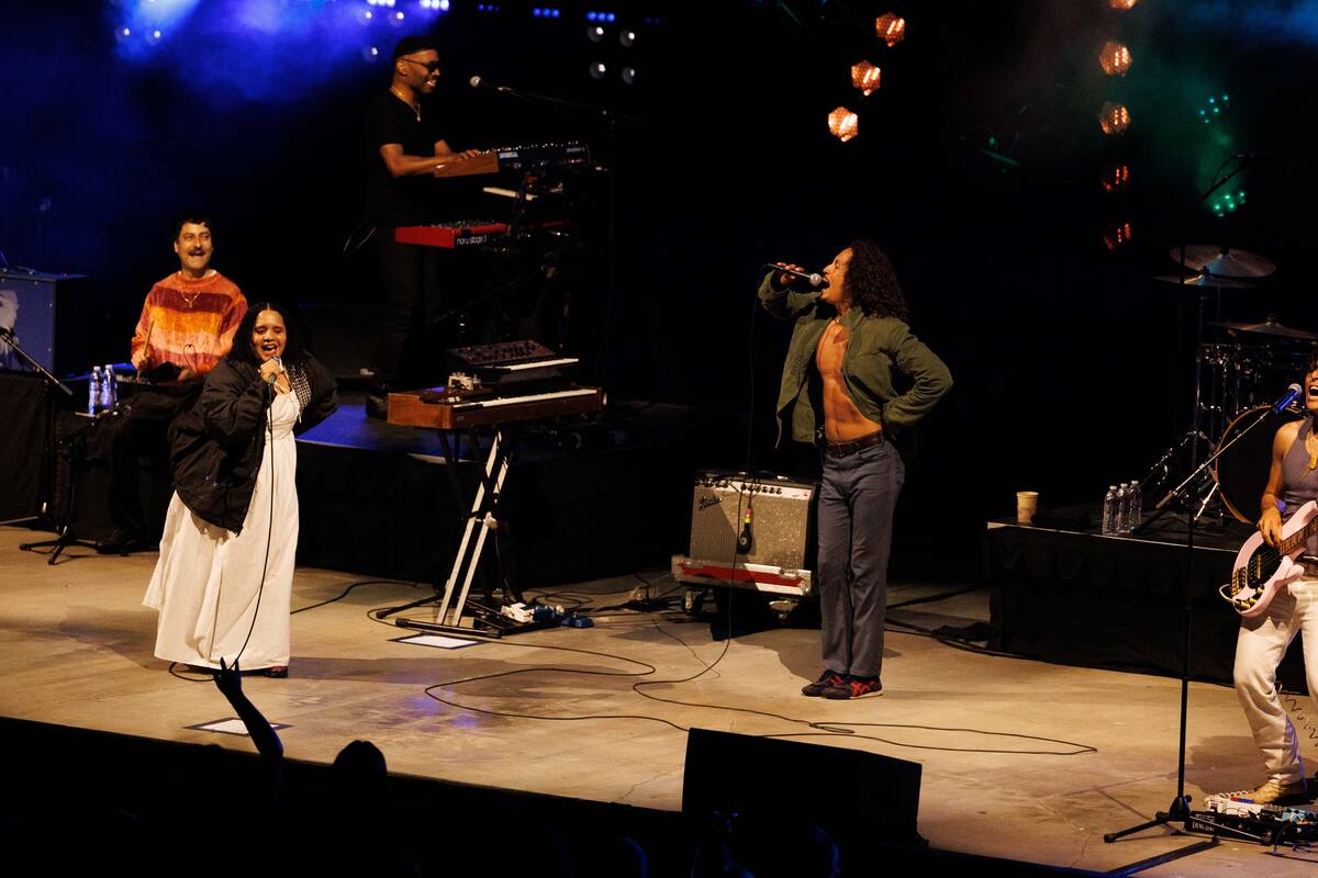 Chicano Batman  se presentó en el Cal Coast Credit Union como parte de su gira con el nuevo álbum “Notebook Fantasy”.