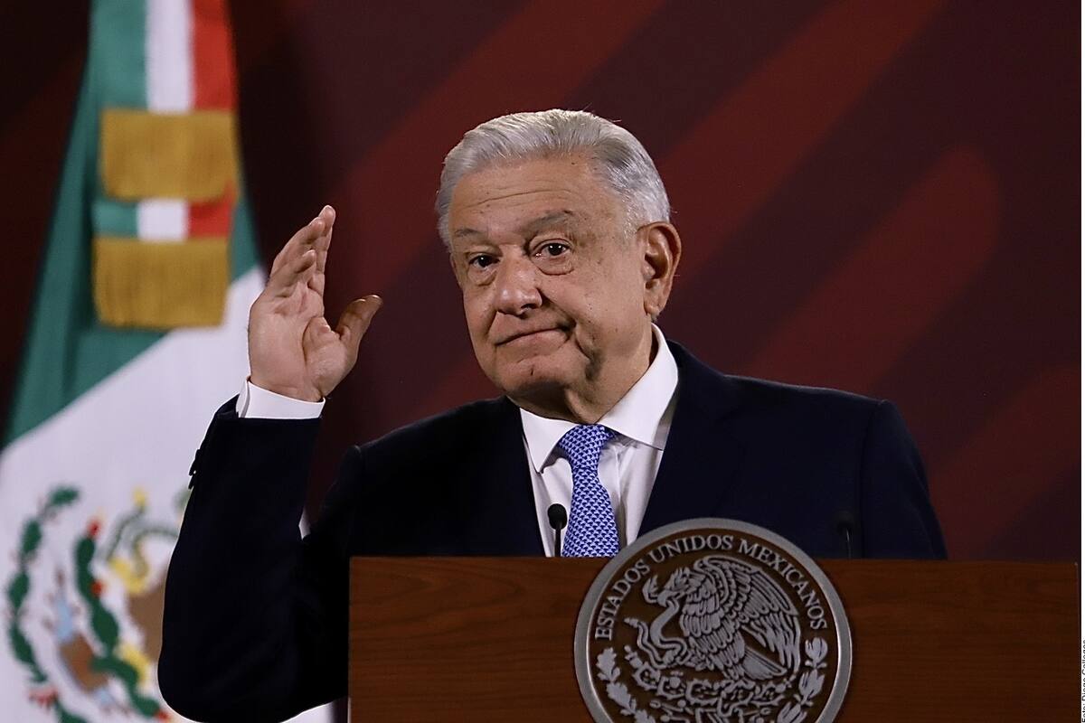 AMLO asegura que no se despedirá a ningún trabajador con la eliminación de organismos autónomos