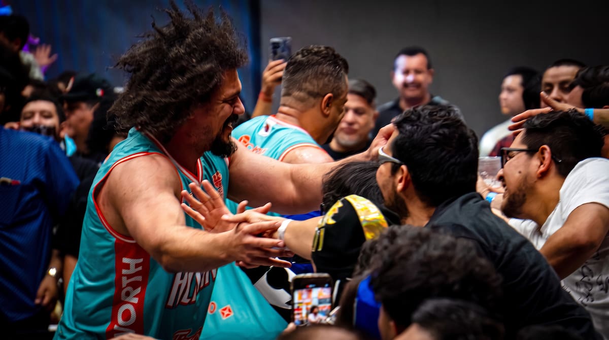 La función Titanmania III reunió a figuras de la lucha libre nacional e internacional ante más de mil 300 aficionados en el Auditorio del Estado de Mexicali. Foto: Jesús Cota