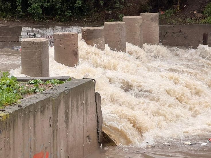Llaman a no cruzar corrientes de agua
