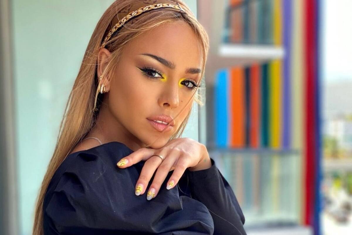 Danna Paola arrasó en Instagram posando con bikini negro que deja muy poco a la imaginación