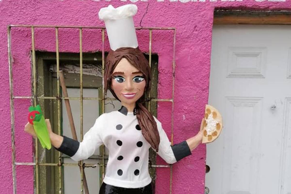 Crean piñata de Anahí luego de sus enfrilojadas famosas; ella reacciona en twitter
