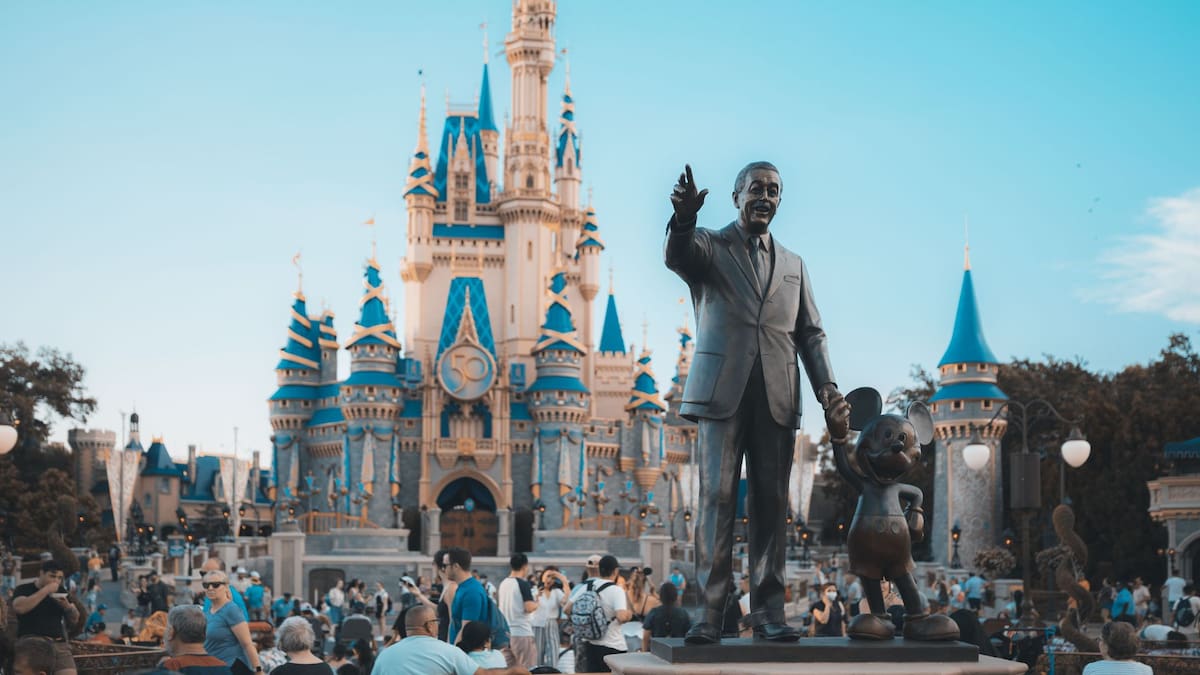 Disney ha invertido más de 5,700 millones de euros en Disneyland París y, tres décadas después, el parque sigue sin recuperar ni la mitad de sus costos iniciales