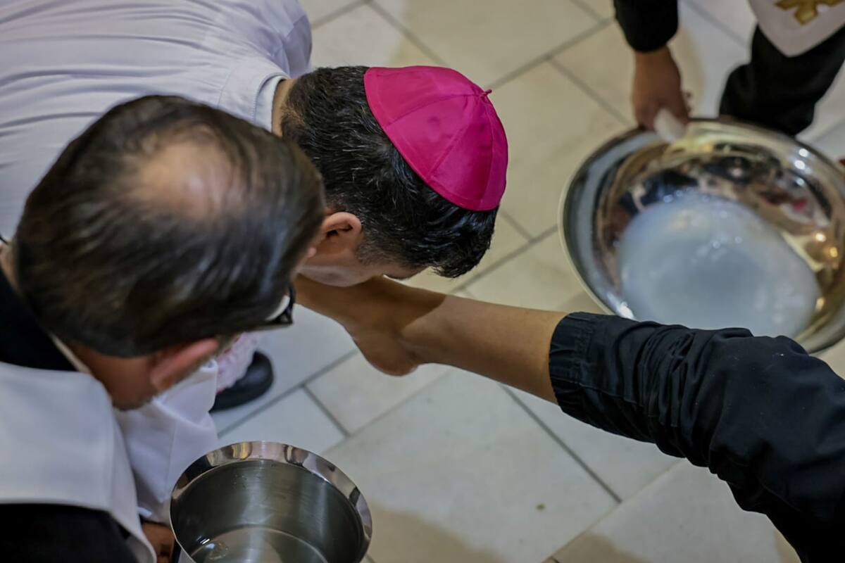 Llevan a cabo misa de lavatorio de pies en la Catedral de Mexicali