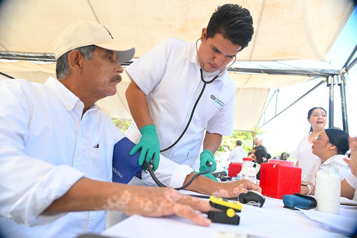 Antonio Astiazarán encabezó una jornada de salud en la colonia Las Villas y tomó protesta a integrantes de subcomités ciudadanos. FOTO: ESPECIAL