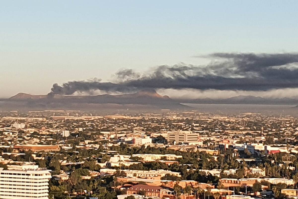 Hermosillo: Incendio en basurero causa contaminación y movilización de Bomberos