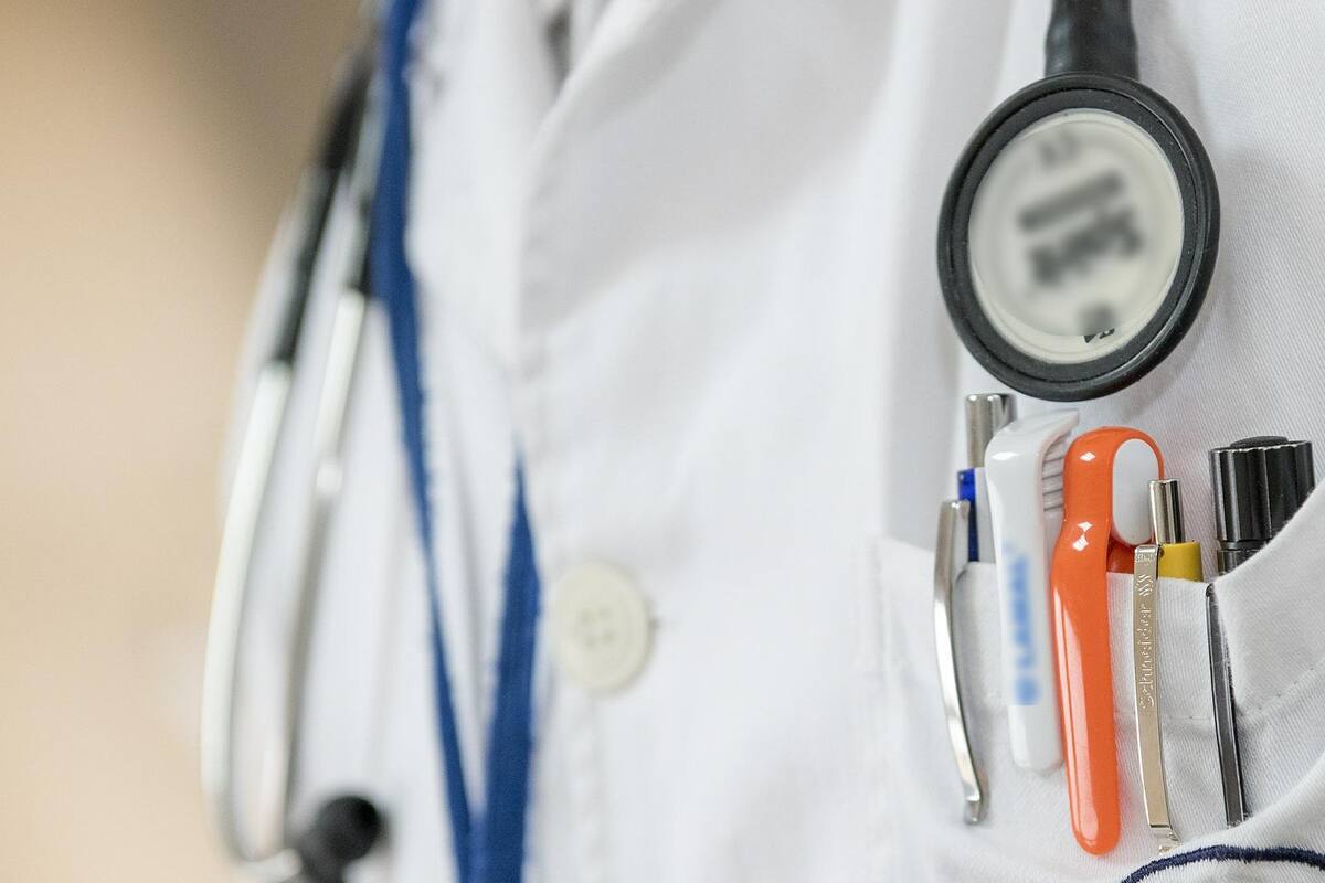 Médico propone labores en hospitales para quien viole cuarentena; diputados analizan