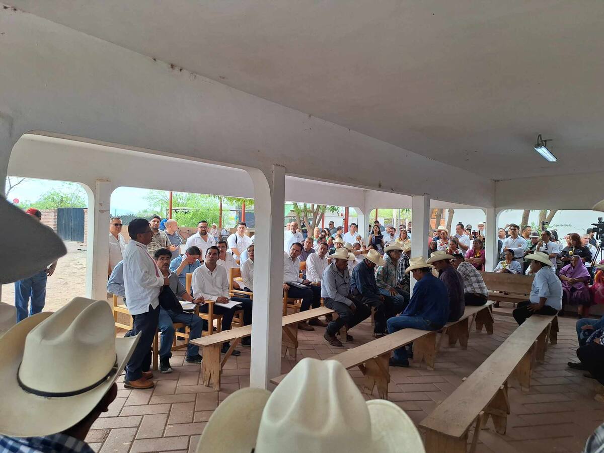 Gobernador de Sonora visita a yaquis.