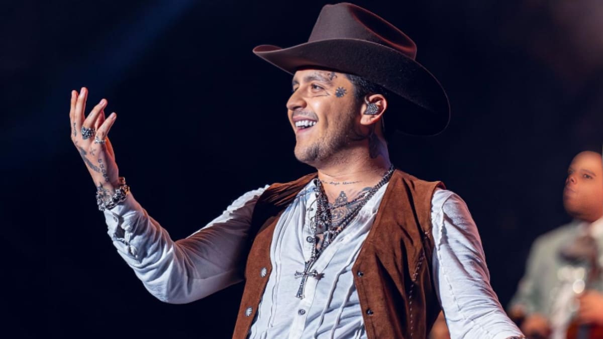 Christian Nodal no será vinculado a proceso tras pleito con Universal Music.