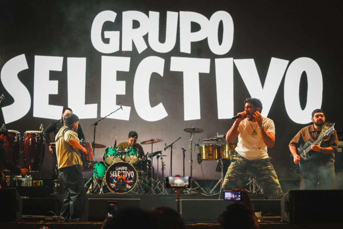 Grupo Selectivo pone el ambiente y llena la Isla de las Estrellas