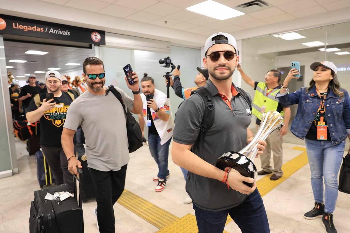 Reciben cálidamente a Naranjeros en Aeropuerto Internacional de Hermosillo/ Archivo GH
