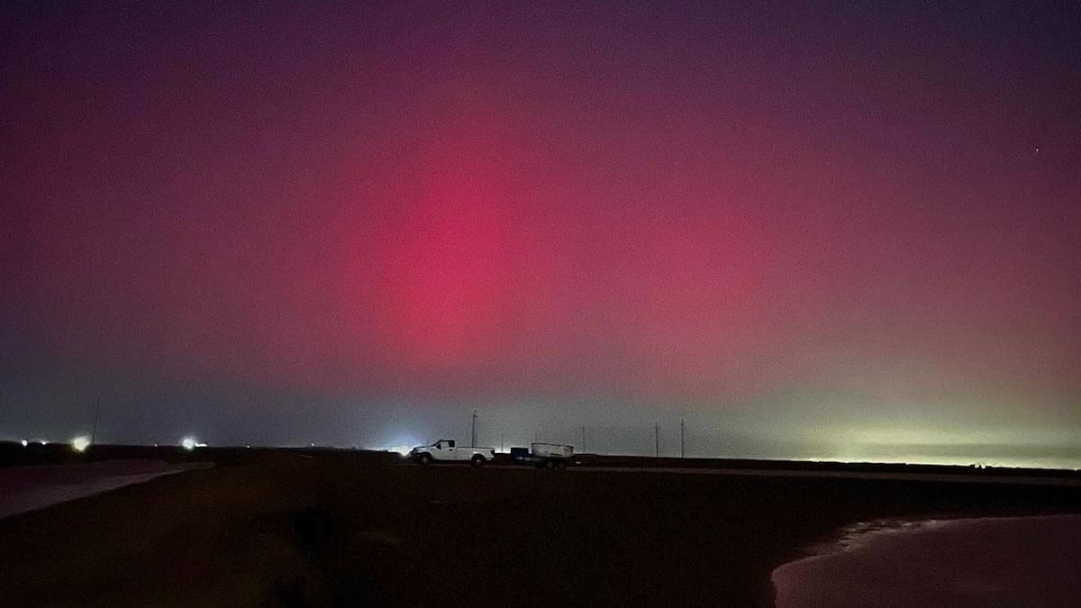 Aurora boreal captada en el poblado de La Atanasia, en Bacum, Sonora: Fotografía de Uziel Lira.