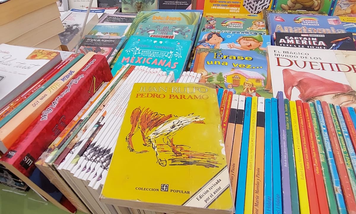 Así lo consideró Miguel Márquez San Juan, dueño de la librería Libros, Café y Jazz en las primeras horas de la Feria del Libro Antiguo y de Ocasión.