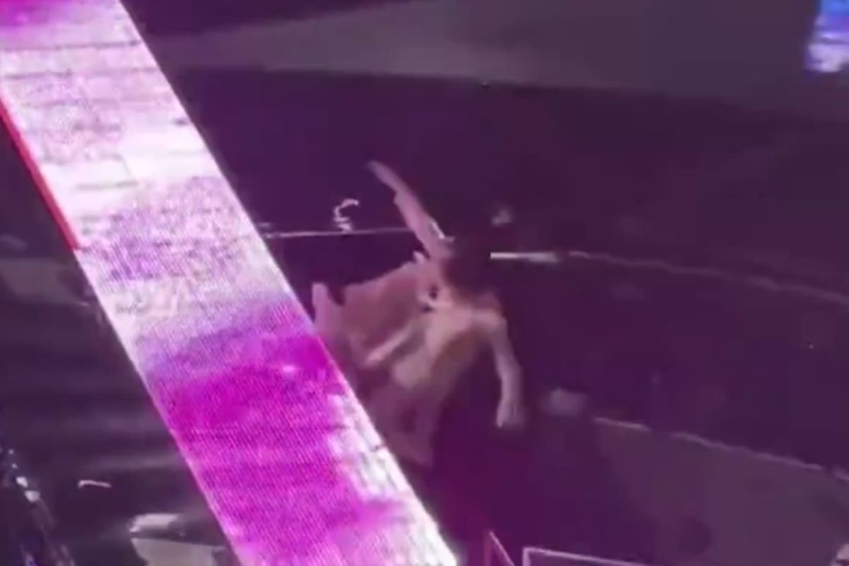 El susto de Ashin: Vocalista de Mayday cae de 2 metros en pleno show y su reacción se vuelve viral