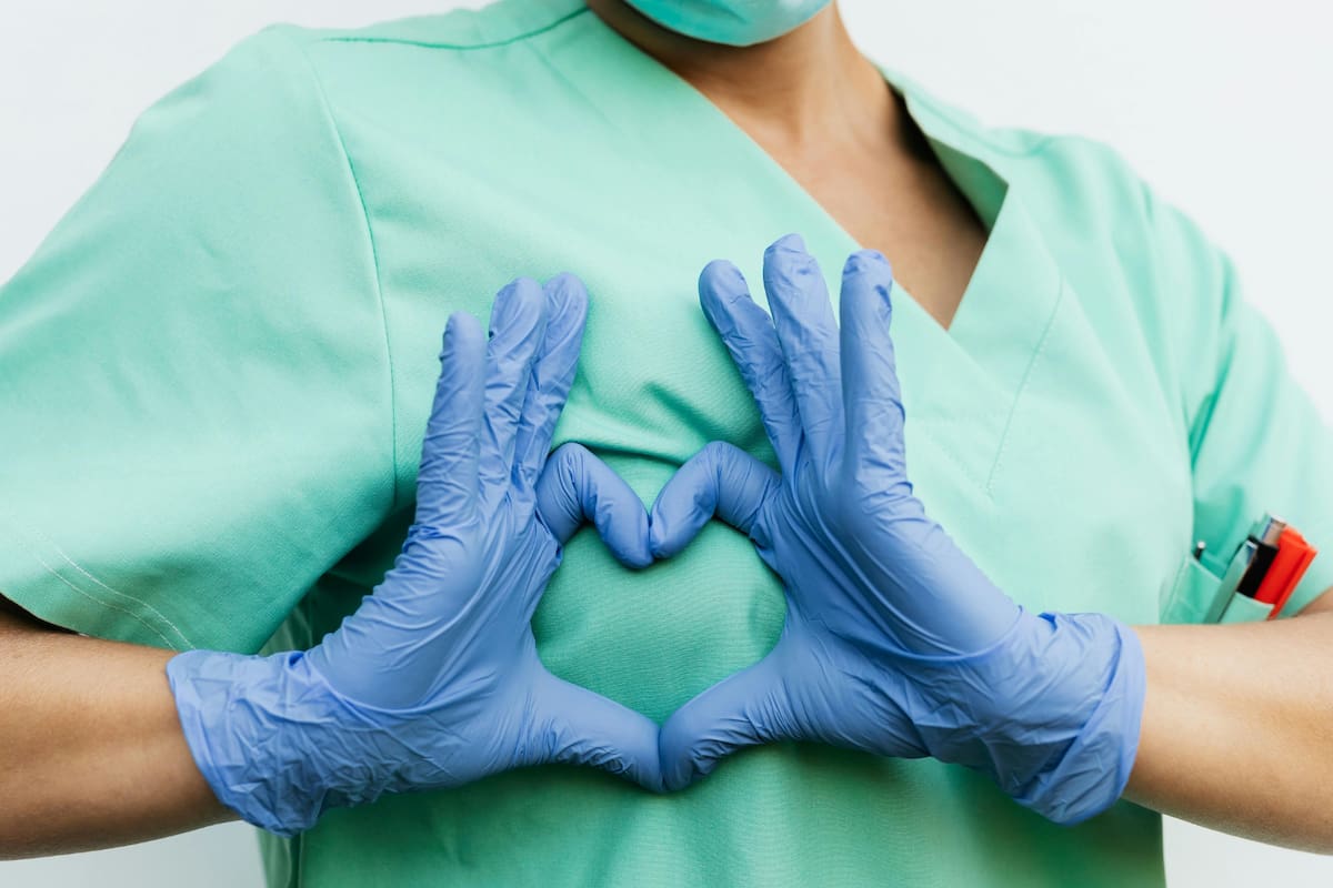 Palpitaciones cardíacas: qué las causa y cuándo acudir al médico