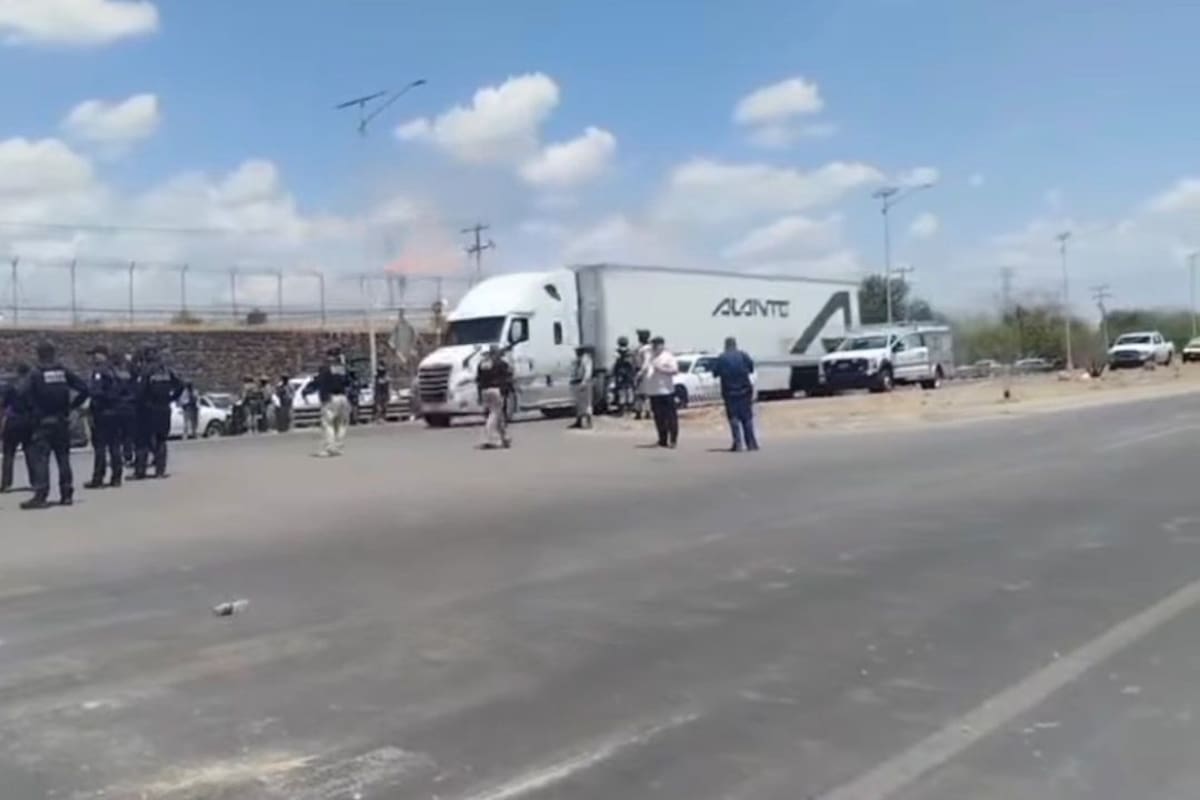 Liberan bloqueo en la carretera México 15 tras más de 12 horas de protesta por riña en el Cereso de Ciudad Obregón