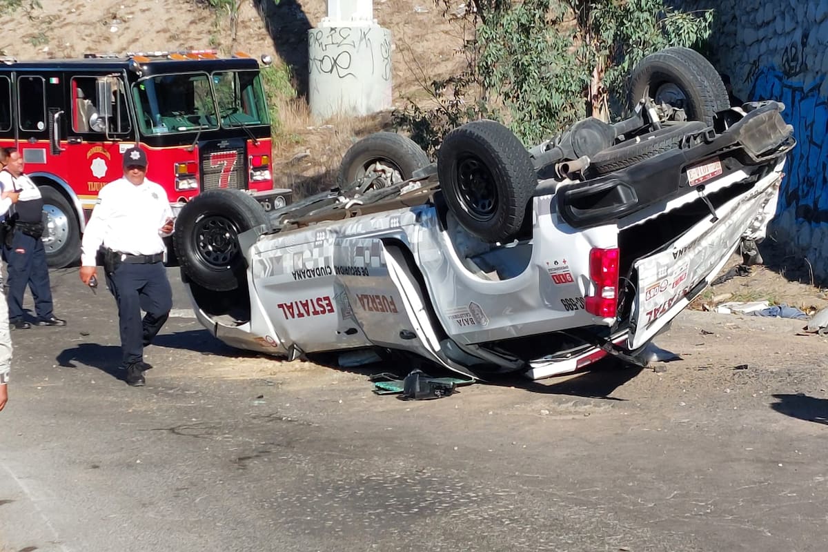 Se lesionan dos agentes de la Fuerza Estatal de Seguridad tras volcadura