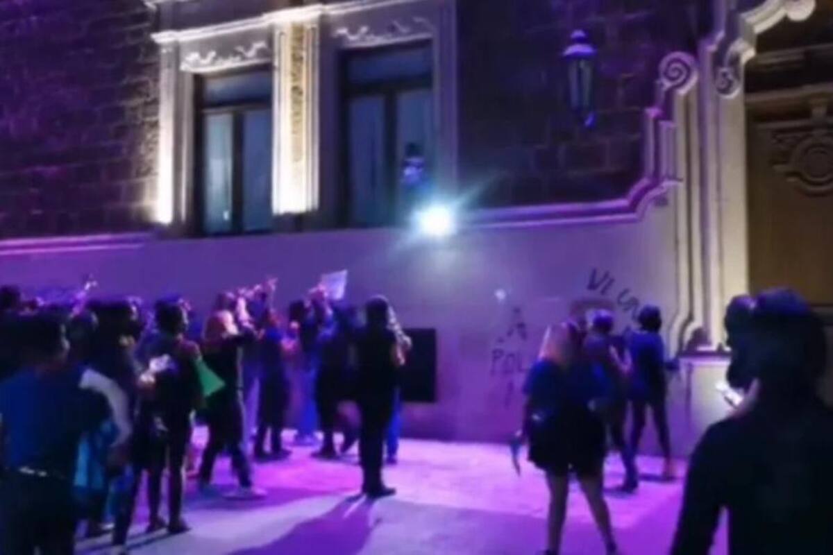 Policía de Aguascalientes somete y detiene a más de 30 mujeres tras protestas en #8M