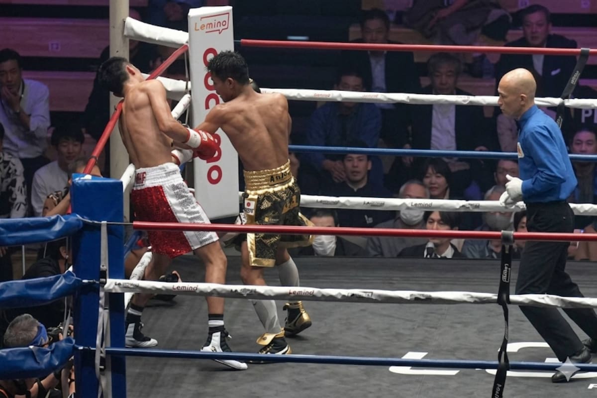 El hermosillense Sergio ‘Yoreme’ Mendoza pierde el invicto tras viajar 13 mil kilómetros y caer por nocaut en el segundo round ante el tailandés Thanongsak Simsri por el título minimosca FIB en Tokio