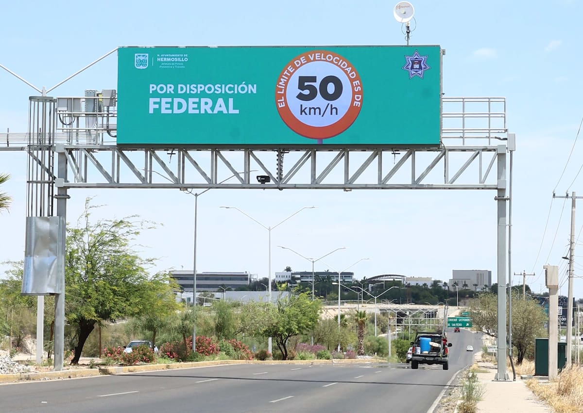 Los arcos instalados en las salidas Norte, Sur y Poniente de Hermosillo han generado debate entre legisladores y automovilistas. FOTO: TEODORO BORBÓN