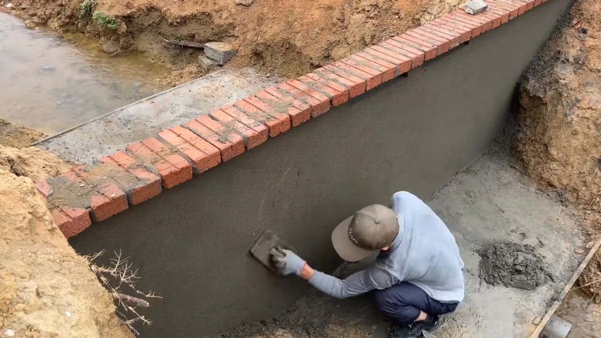 La mini central hidroeléctrica fue diseñada desde cero para operar fuera de la red eléctrica. /Captura de pantalla