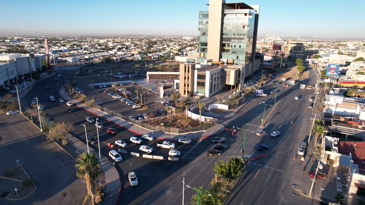 En Real del Arco y Colosio así se observó el tránsito en este regreso a clases. FOTO: JUAN HERNÁNDEZ
