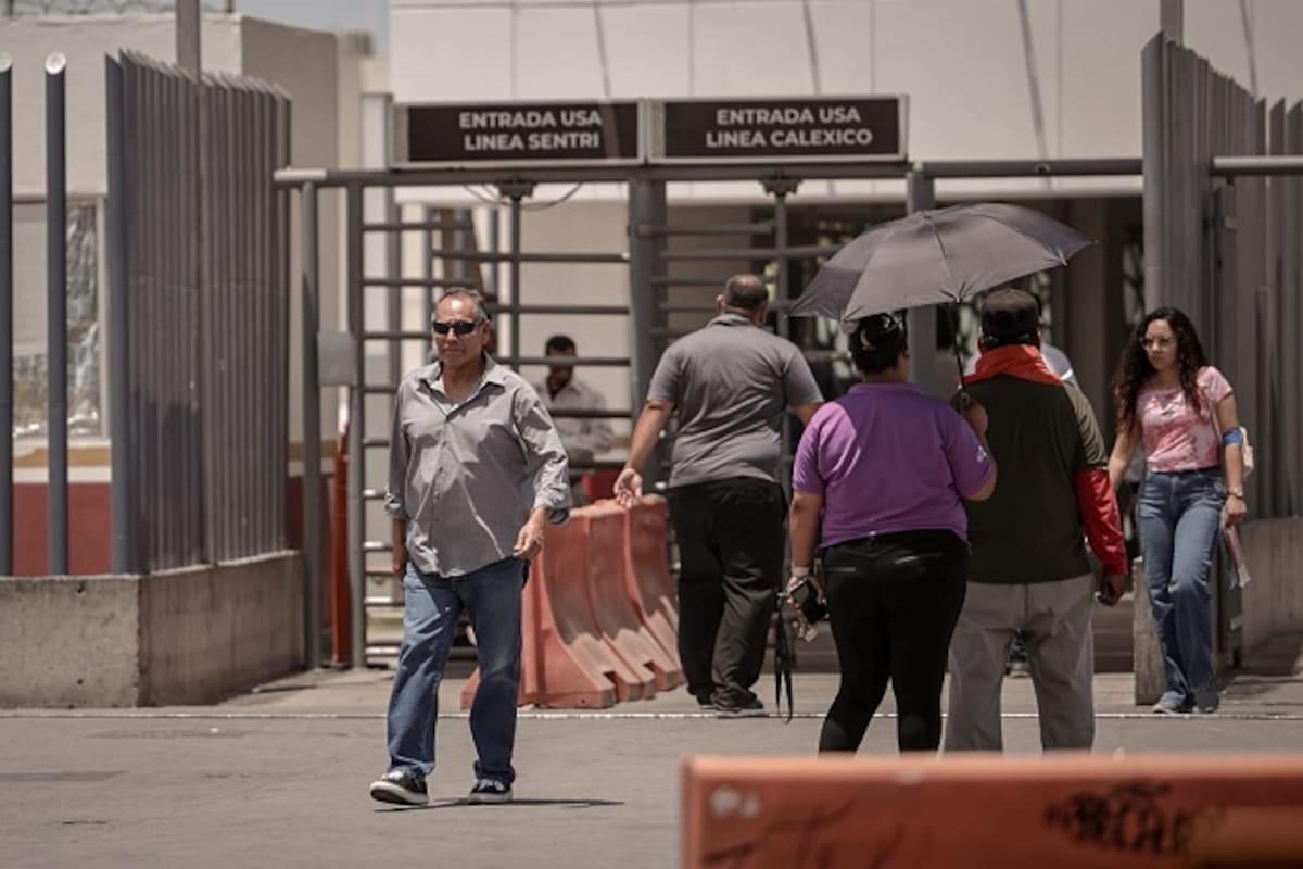 Tiempos de espera de hasta una hora para cruzar a Calexico por Zona Centro