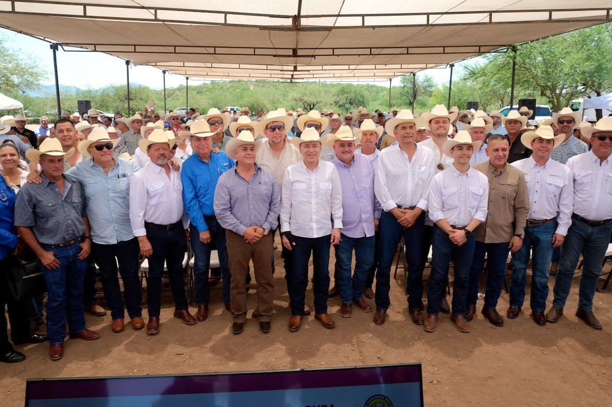 El gobernador Alfonso Durazo encabezó el inicio de la construcción del centro regional que busca mejorar la comercialización de ganado en la zona serrana de Sonora.