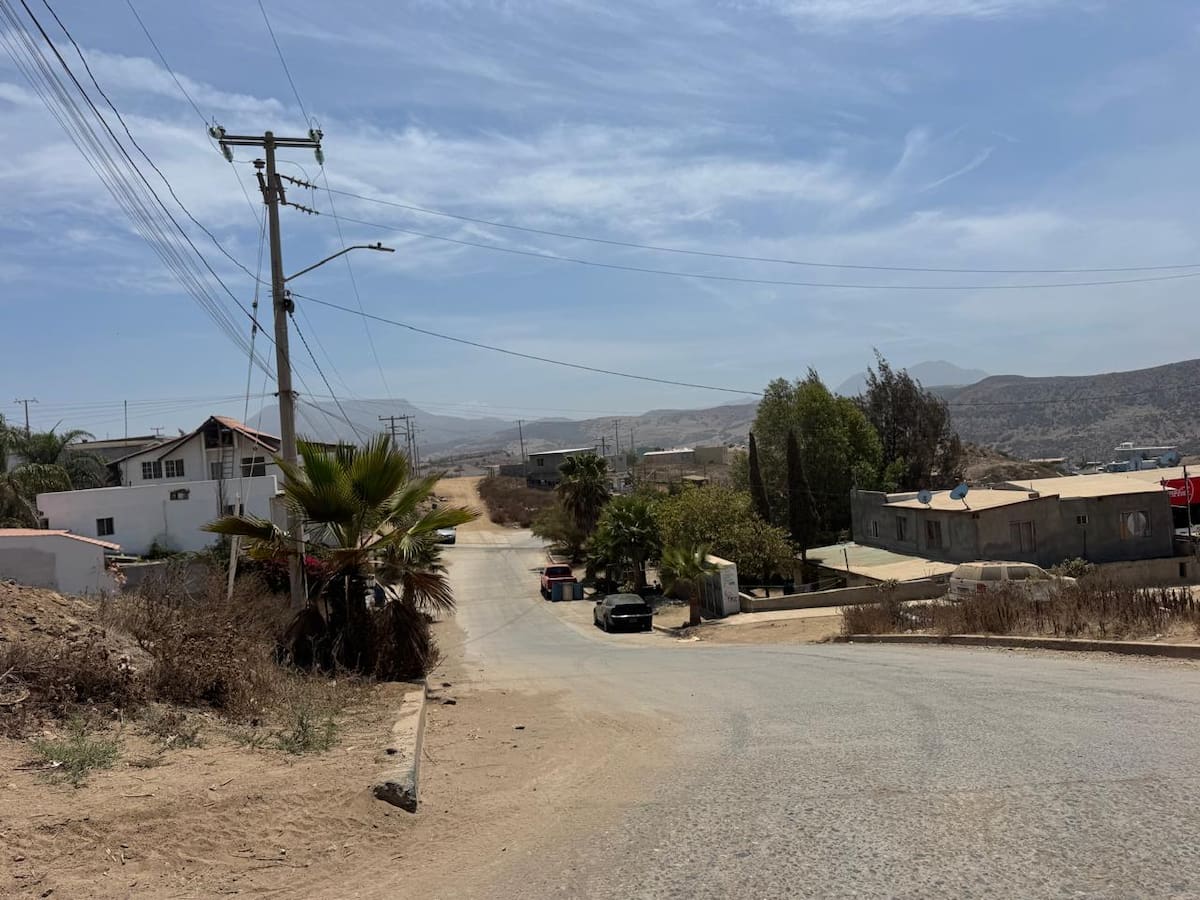 Vecinos aseguran que más de 400 familias, principalmente adultos mayores, enfrentan dificultades para acceder al transporte público. Foto: Carmen Gutiérrez