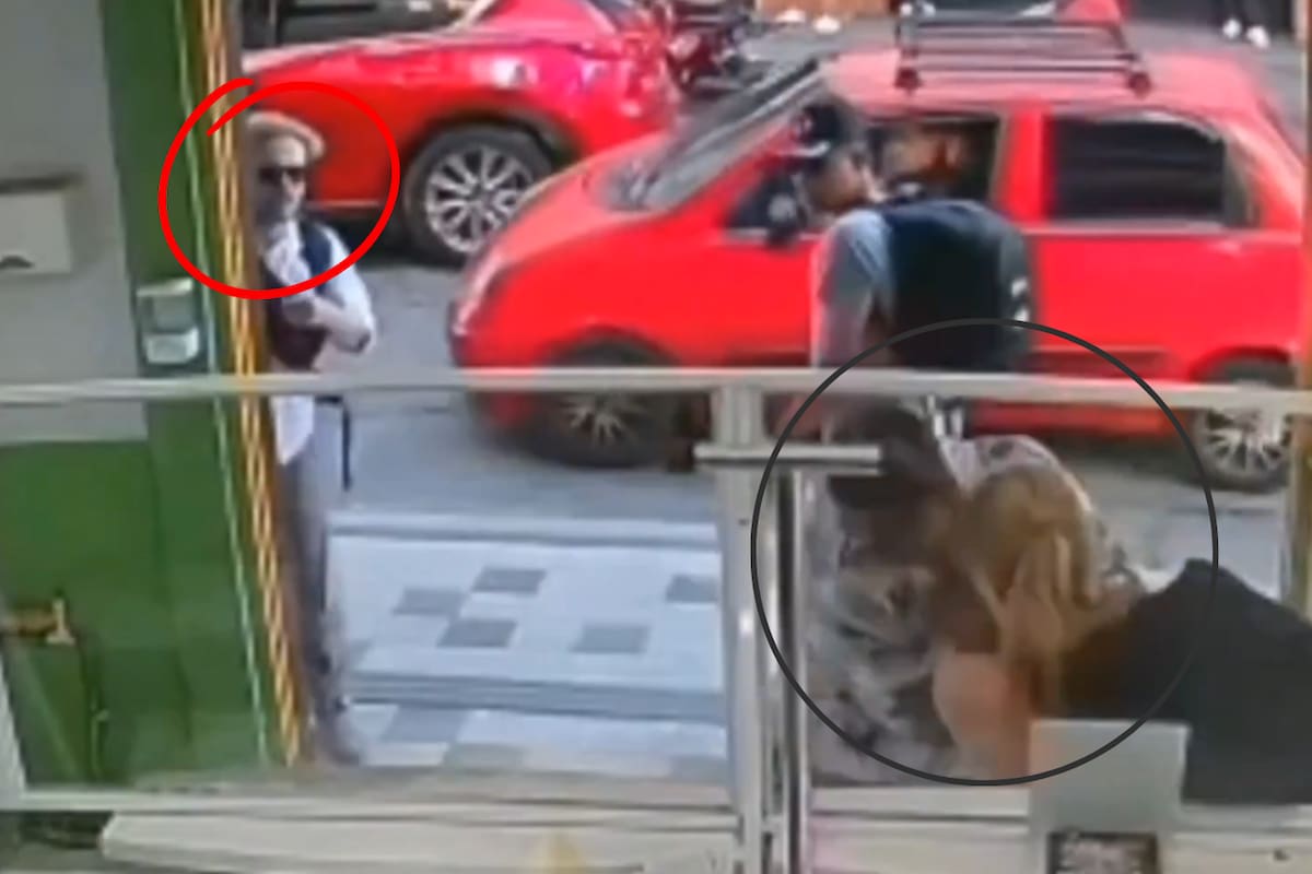 VIDEO: Mujer luchó contra un ladrón armado con un cuchillo para evitar que le quitara su celular; su acompañante no hizo nada y varios peatones tuvieron que ayudarla