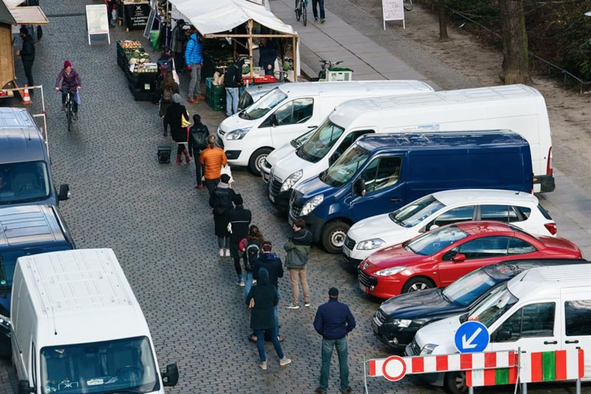 Merkel prohíbe reuniones de más de dos personas