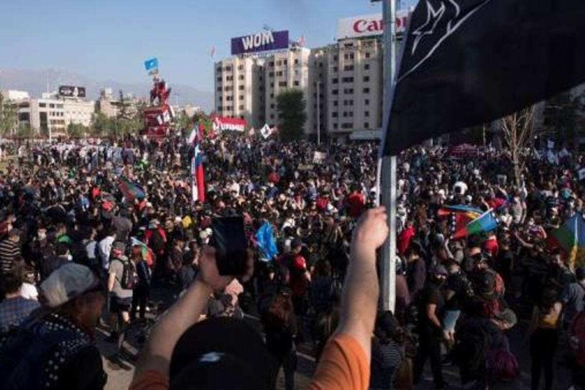 Chile vive la marcha más grande en meses a días del aniversario del "estallido social"
