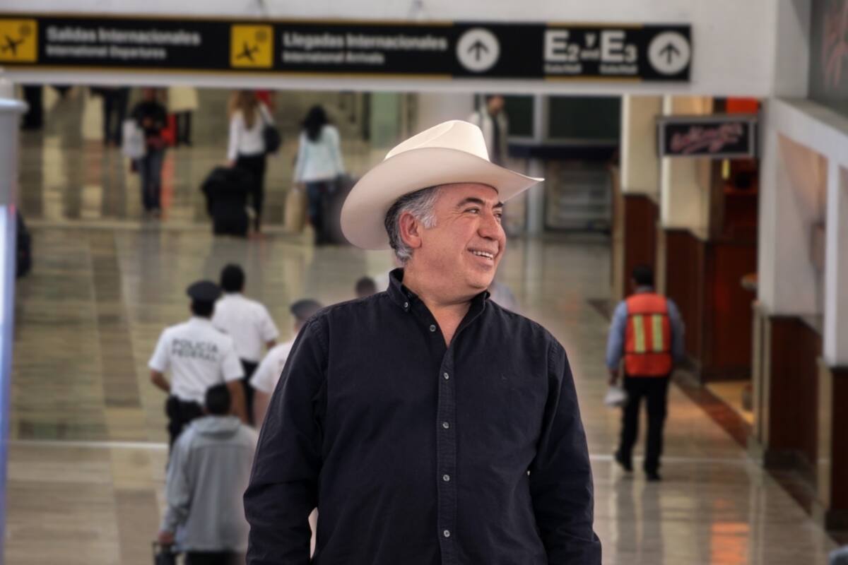Captan a Enrique Inzunza en el AICM rumbo a Culiacán mientras mantiene abierta una investigación de la FGR y prepara su regreso presencial al Senado