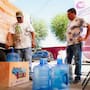 San Luis Río Colorado lleva llenado gratuito de garrafones a colonias por altas temperaturas