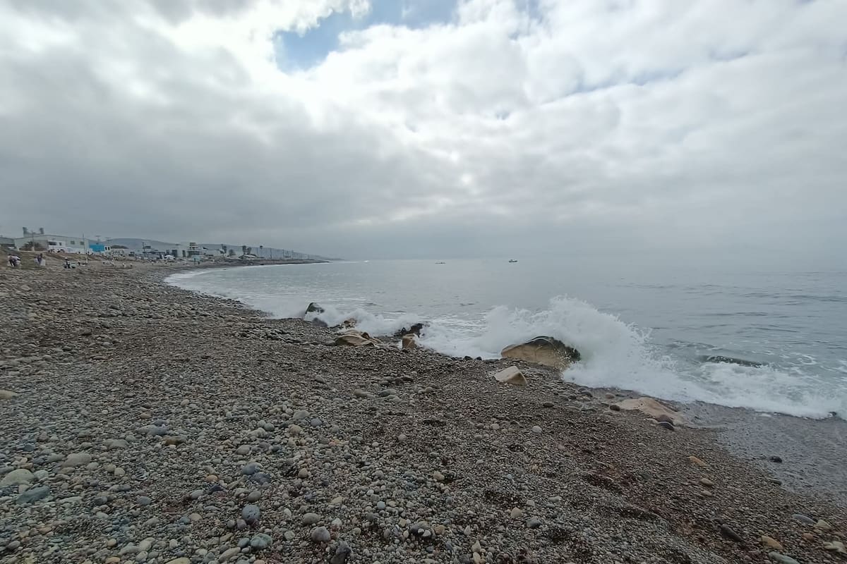 Denuncian contaminación por diésel en playa de El Sauzal
