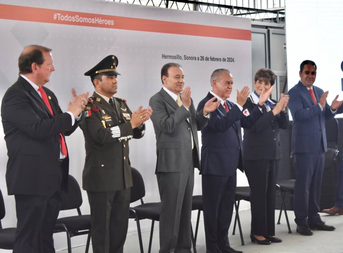 Carlos Freaner Figueroa, presidente nacional de Cruz Roja, y el gobernador Alfonso Durazo, encabezaron el inicio de la colecta. FOTO: ESPECIAL