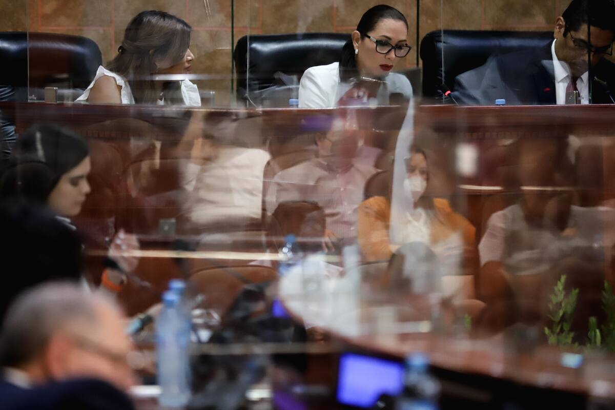 Aprueban en comisiones despenalización del aborto en BC