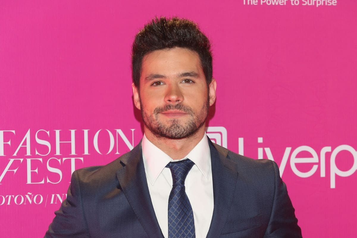 Eleazar Gómez. abre cuenta para ofrecer contenido para adultos.