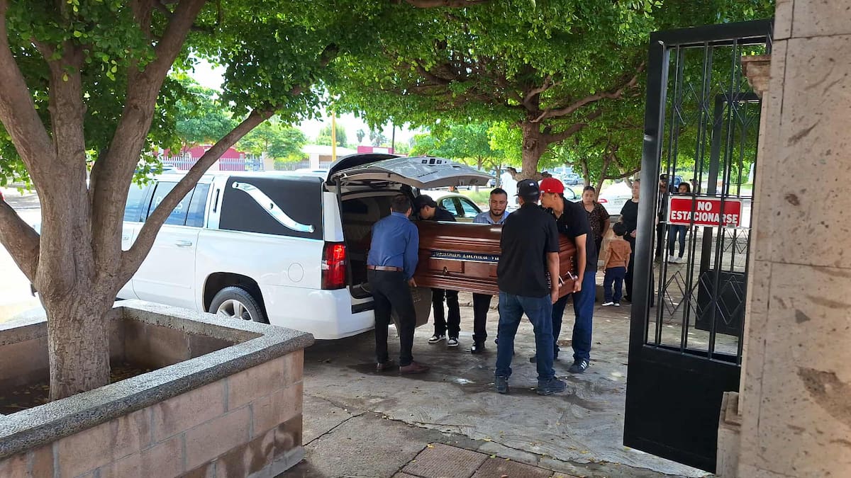 Despiden a hermanos fallecidos en accidente en alcantarilla de Ciudad Obregón