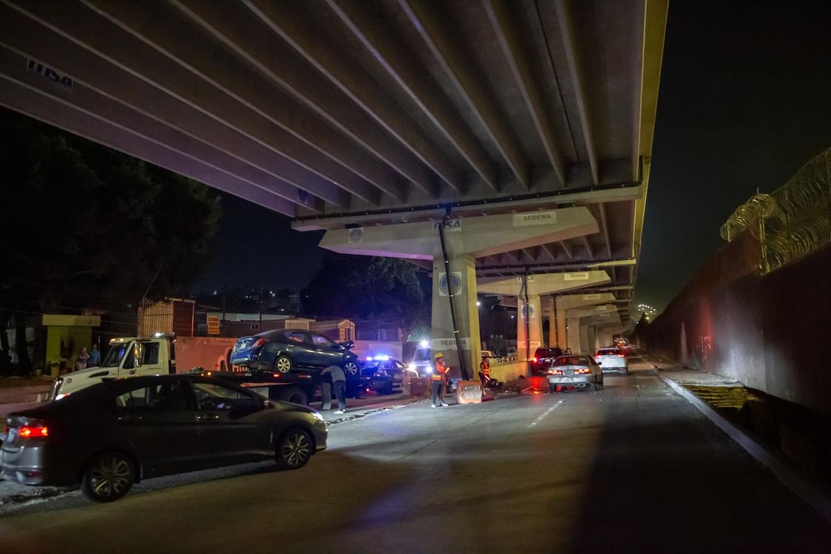 Choque en viaducto elevado deja una mujer lesionada