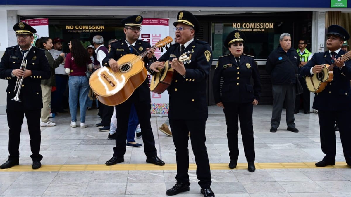 Visitantes y connacionales fueron recibidos en el AICM con mariachi y danza tradicional, en una postal con la que la CDMX busca proyectar hospitalidad a días de la temporada mundialista. (@turismocdmx)