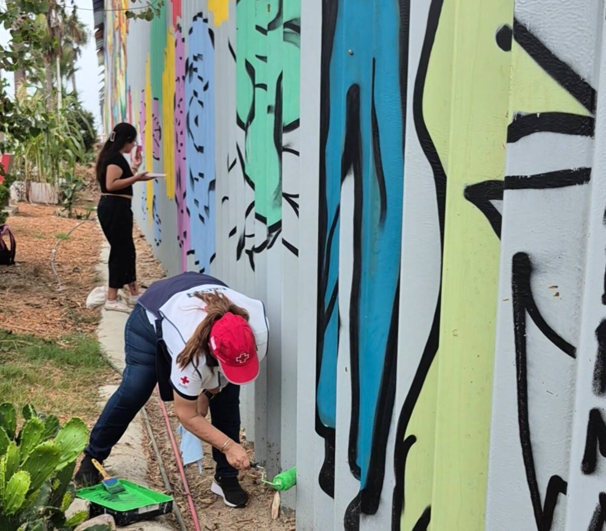 La obra busca rendir homenaje a las madres, familias y personas desaparecidas mediante imágenes y frases relacionadas con la búsqueda. Foto: Michelle Castillo
