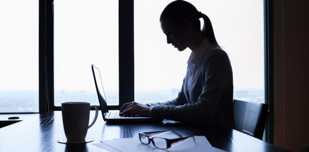 Trabajo/mujer/mujer trabajando/remoto/empleo home office