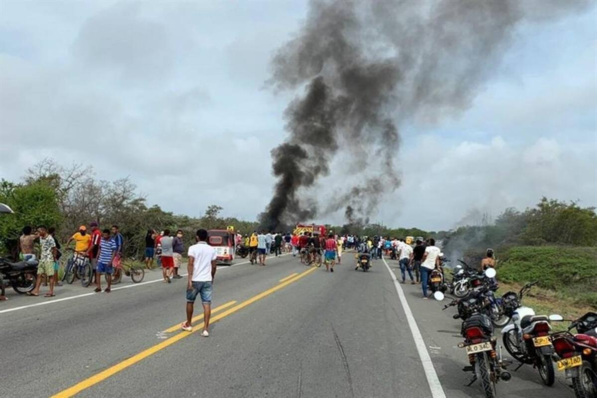 Tragedia en Colombia: Al menos siete muertos al incendiarse un camión cisterna