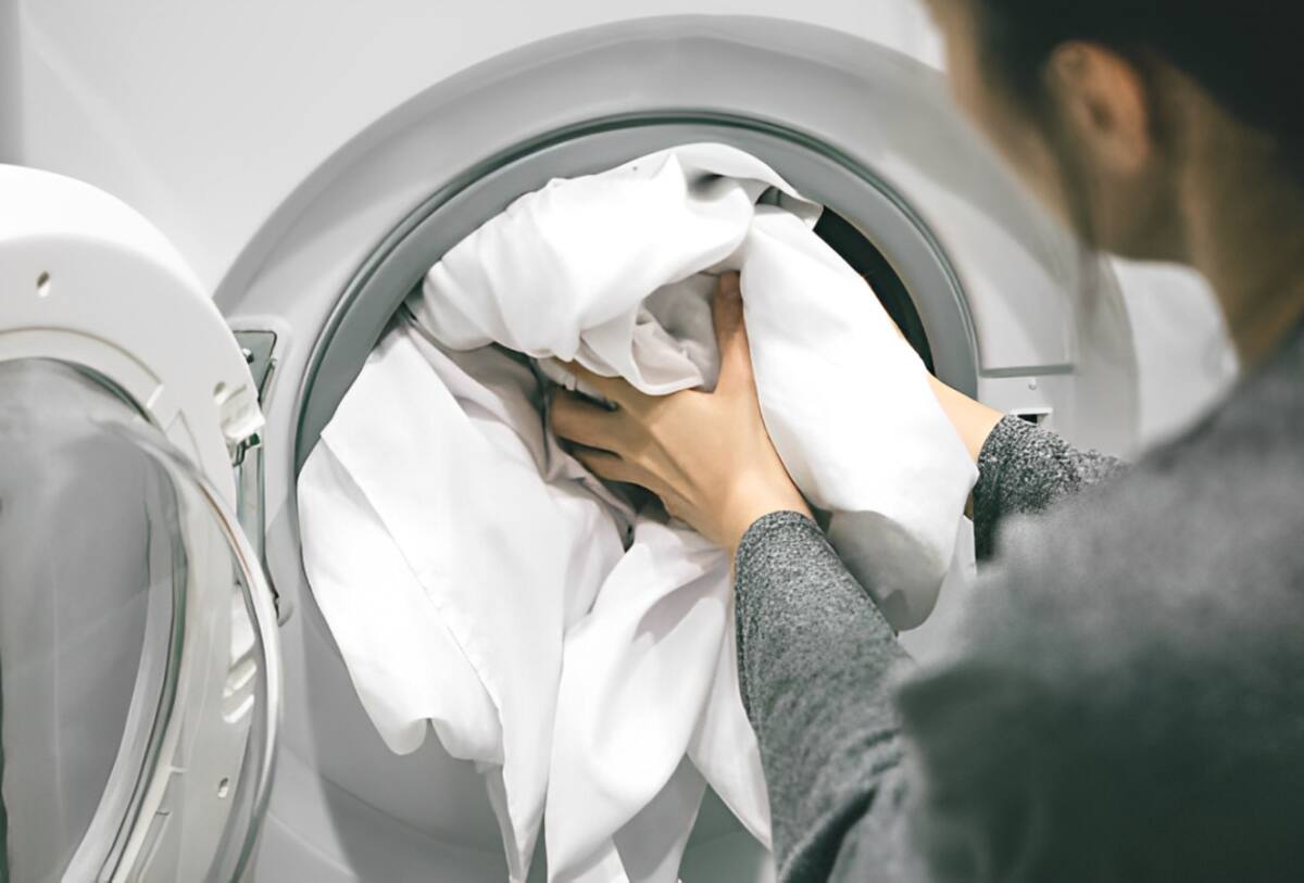 40°C es la temperatura óptima para mantener la higiene y durabilidad de tu ropa de cama | Foto: Especial